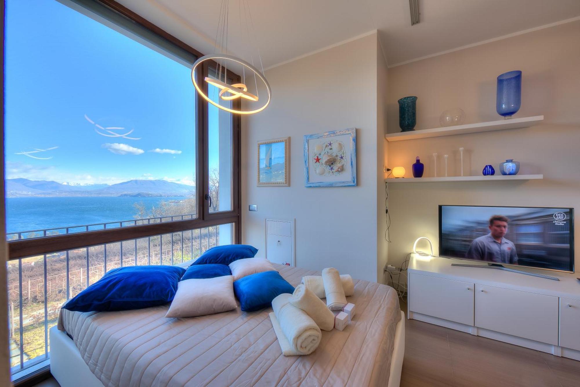 Suite On The Lake - Happy Rentals Meina Exterior photo