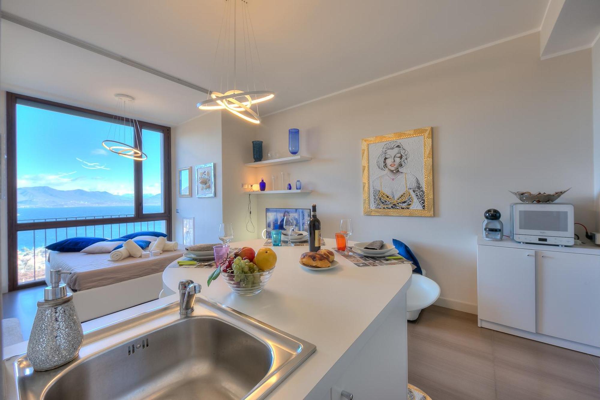 Suite On The Lake - Happy Rentals Meina Exterior photo